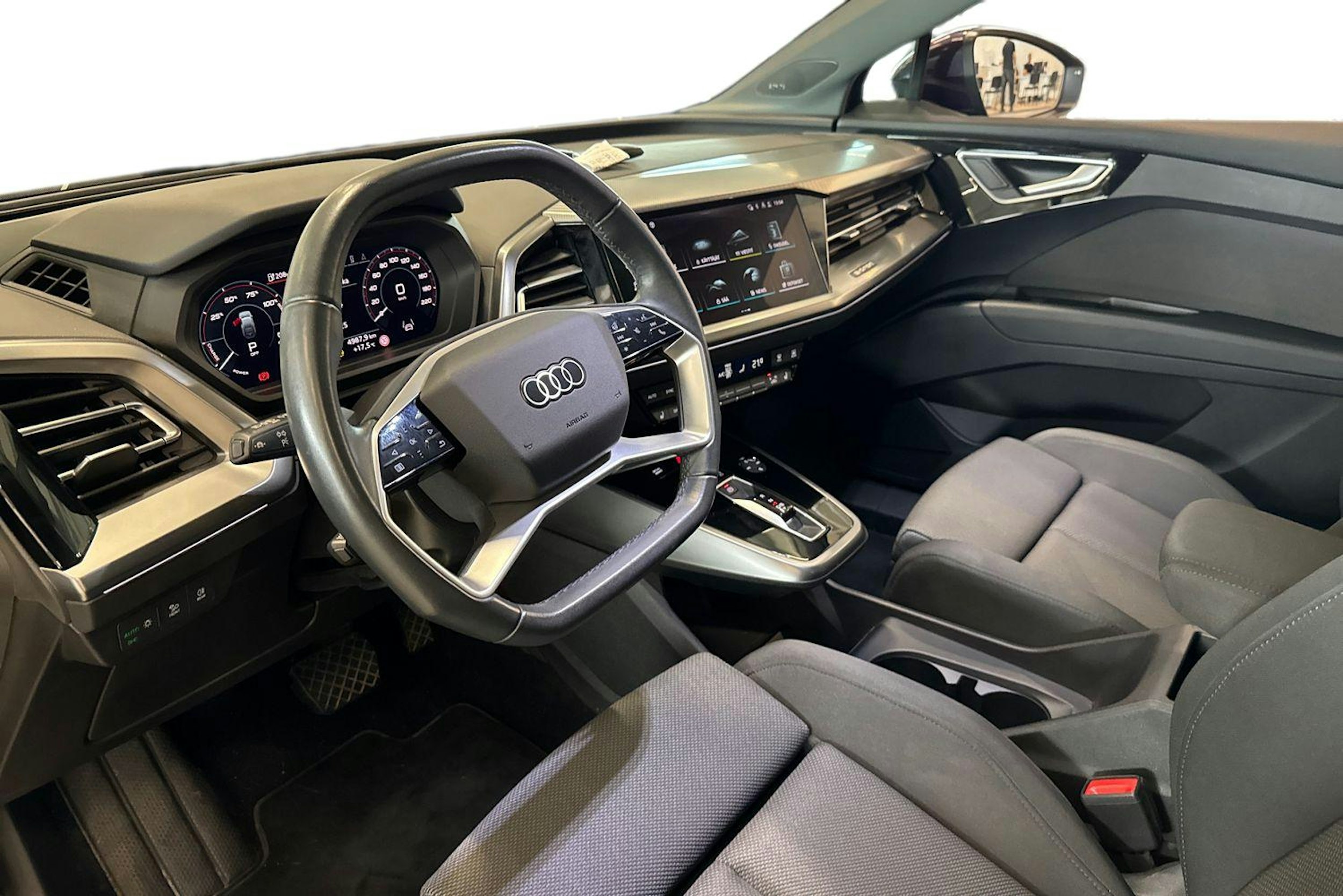 violetti Audi Q4 e-tron 2023 kuva 7.