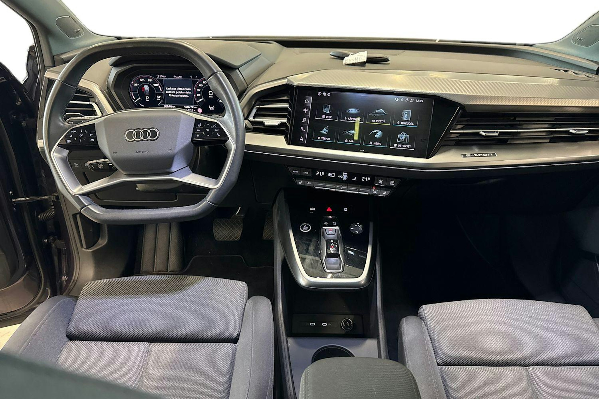 violetti Audi Q4 e-tron 2023 kuva 9.