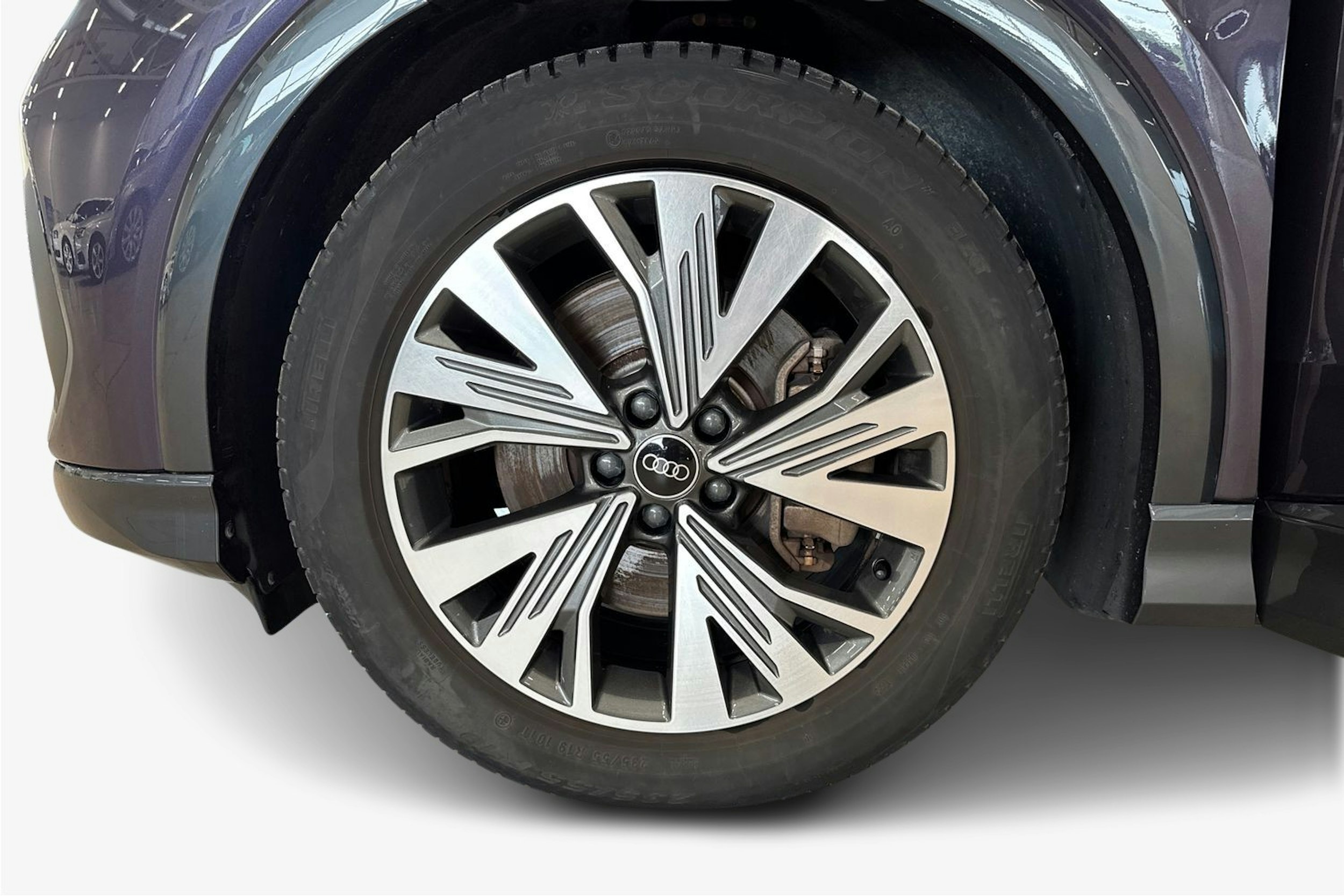 violetti Audi Q4 e-tron 2023 kuva 11.