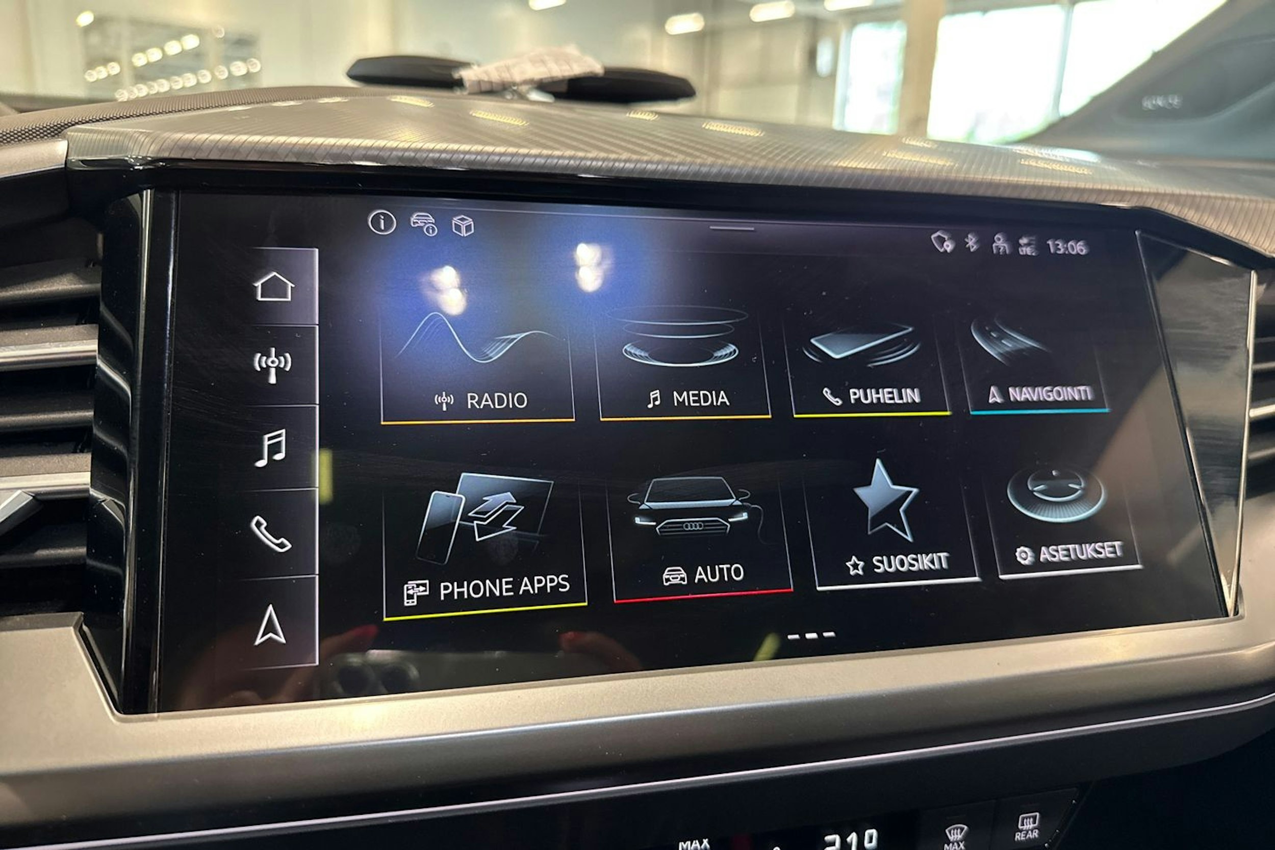 violetti Audi Q4 e-tron 2023 kuva 15.