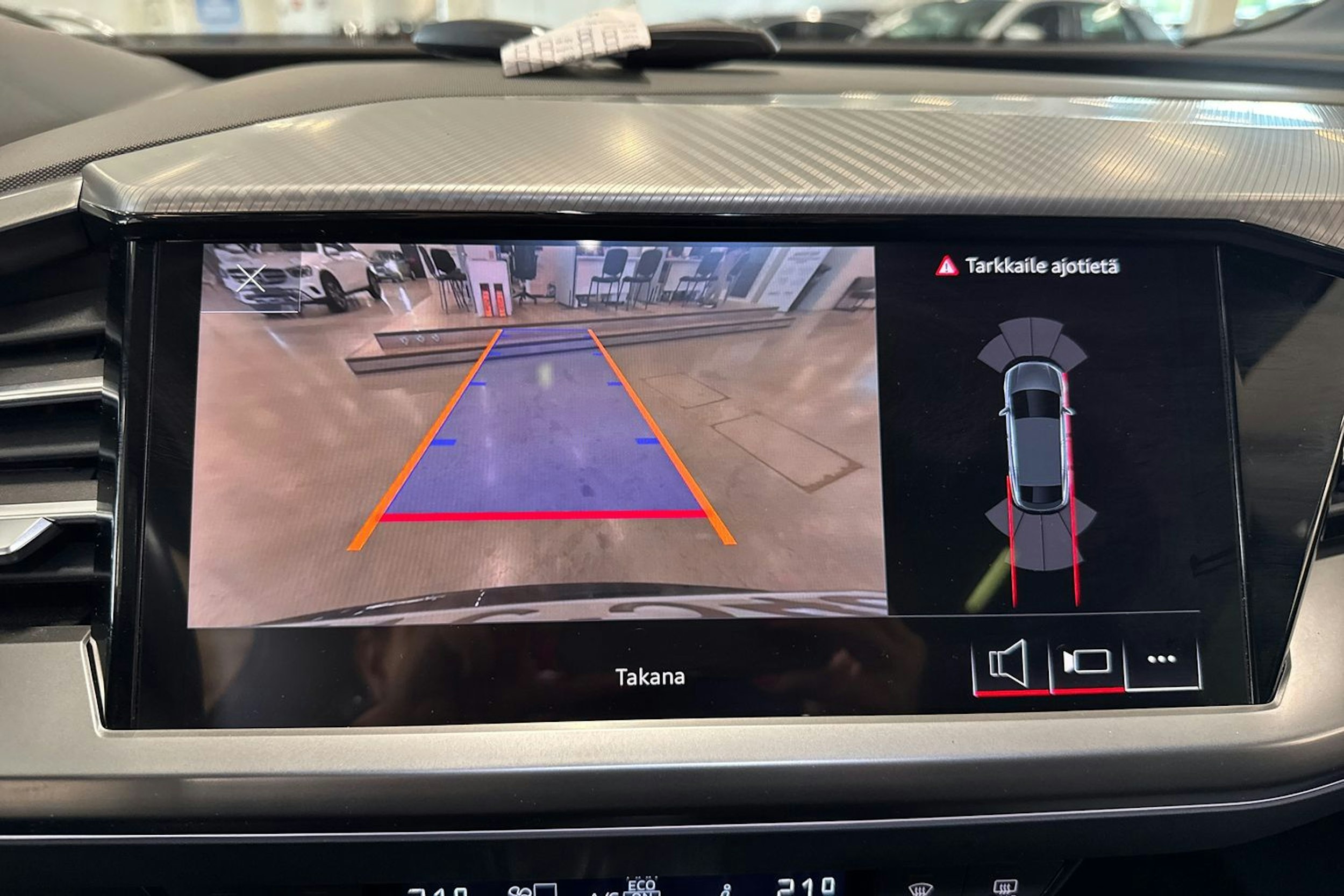 violetti Audi Q4 e-tron 2023 kuva 17.
