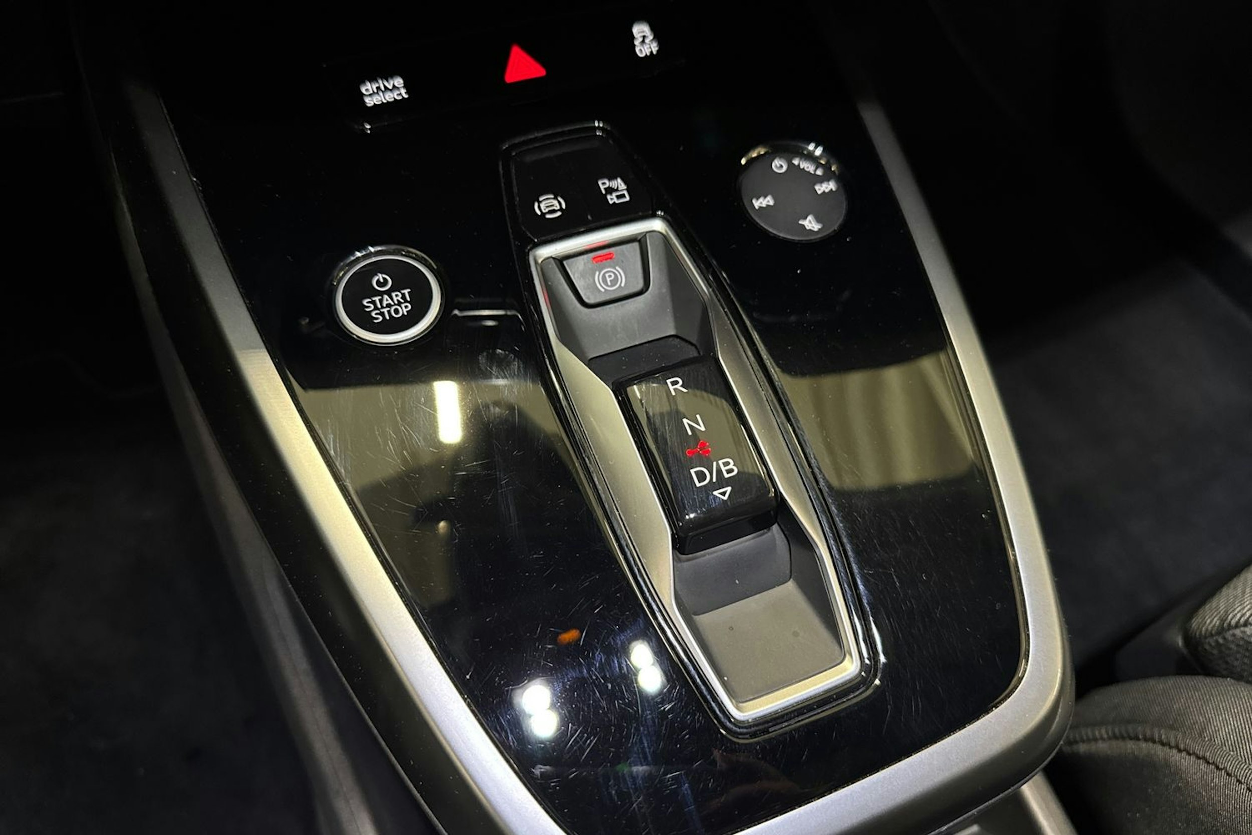 violetti Audi Q4 e-tron 2023 kuva 21.