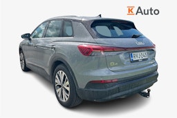 Harmaa Audi Q4 e-tron 2023 kuva 2.