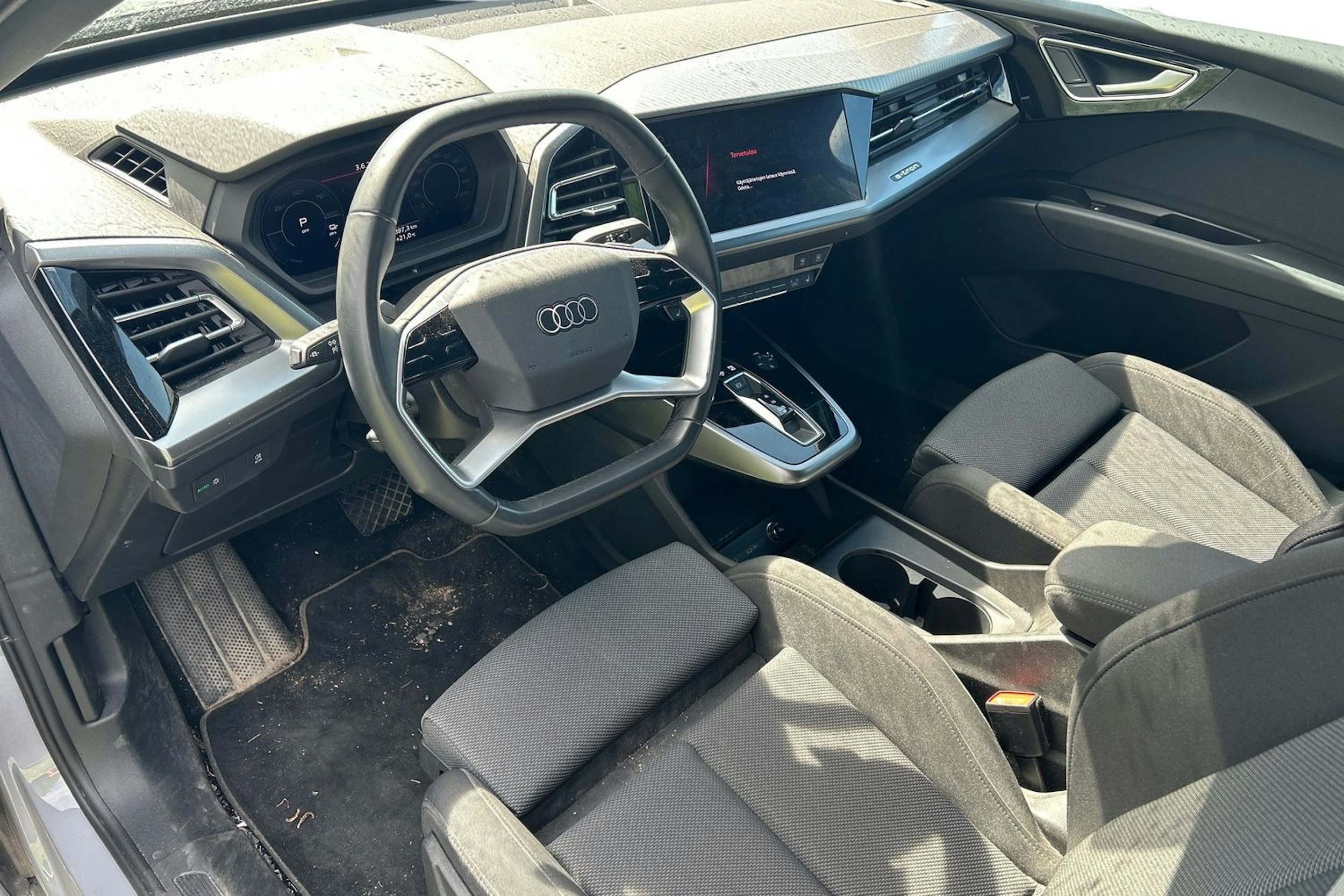Harmaa Audi Q4 e-tron 2023 kuva 3.