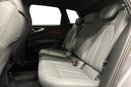 harmaa Audi Q4 e-tron 2023 kuva 10.