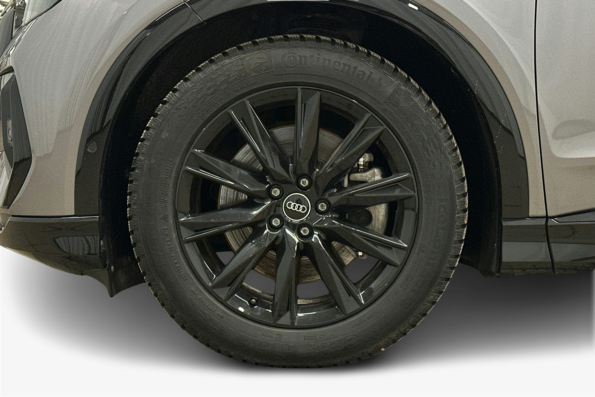 harmaa Audi Q4 e-tron 2023 kuva 11.