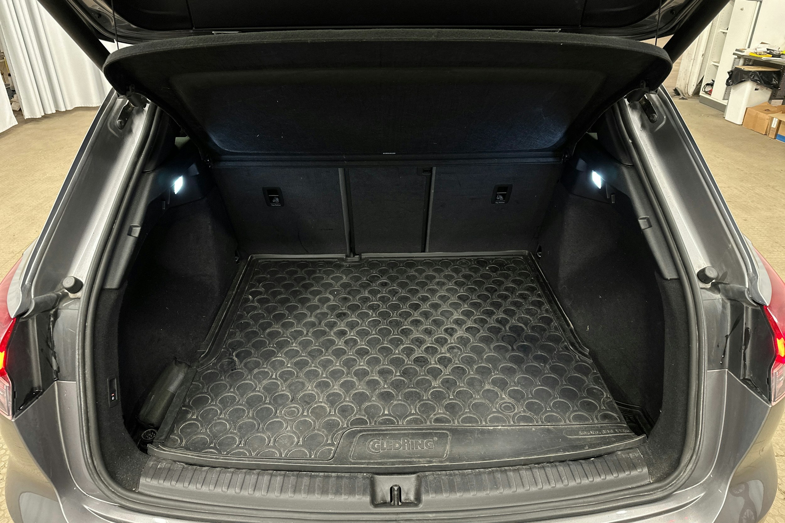 harmaa Audi Q4 e-tron 2023 kuva 14.