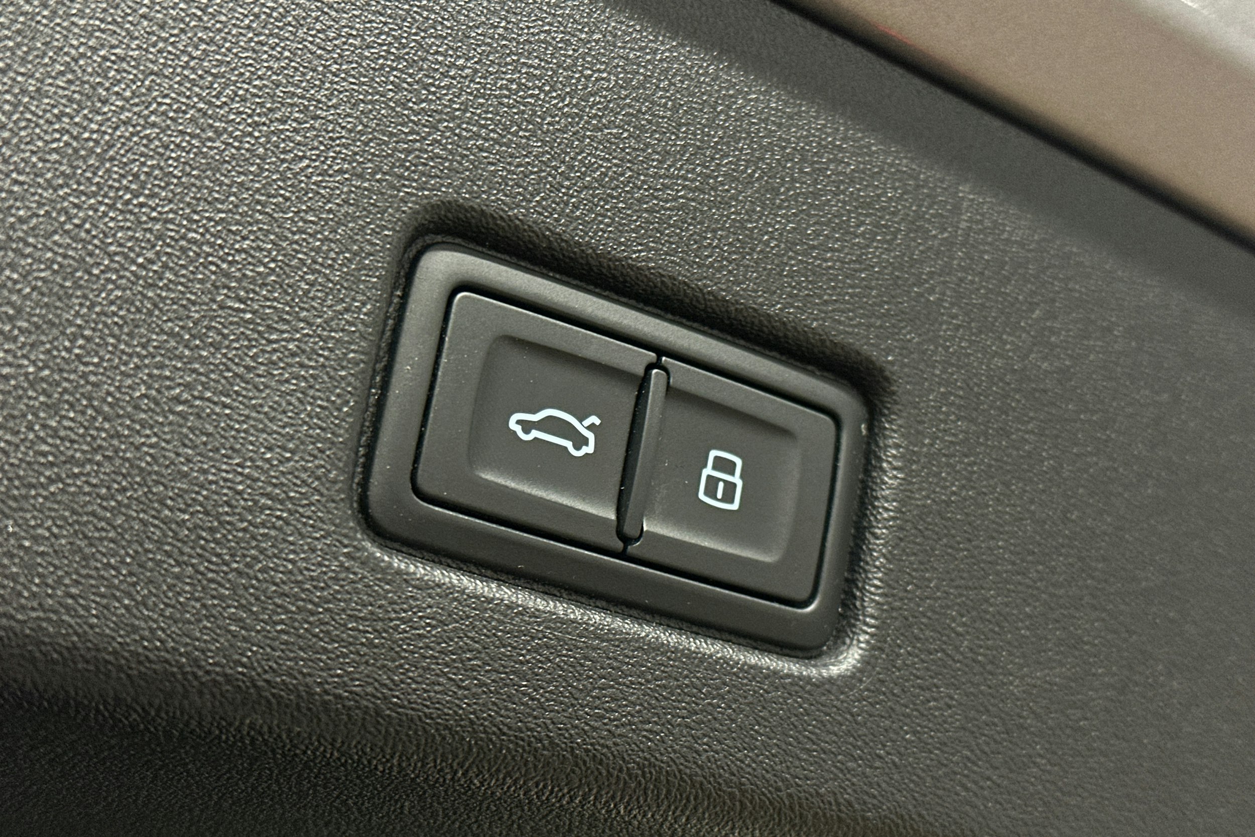 harmaa Audi Q4 e-tron 2023 kuva 15.