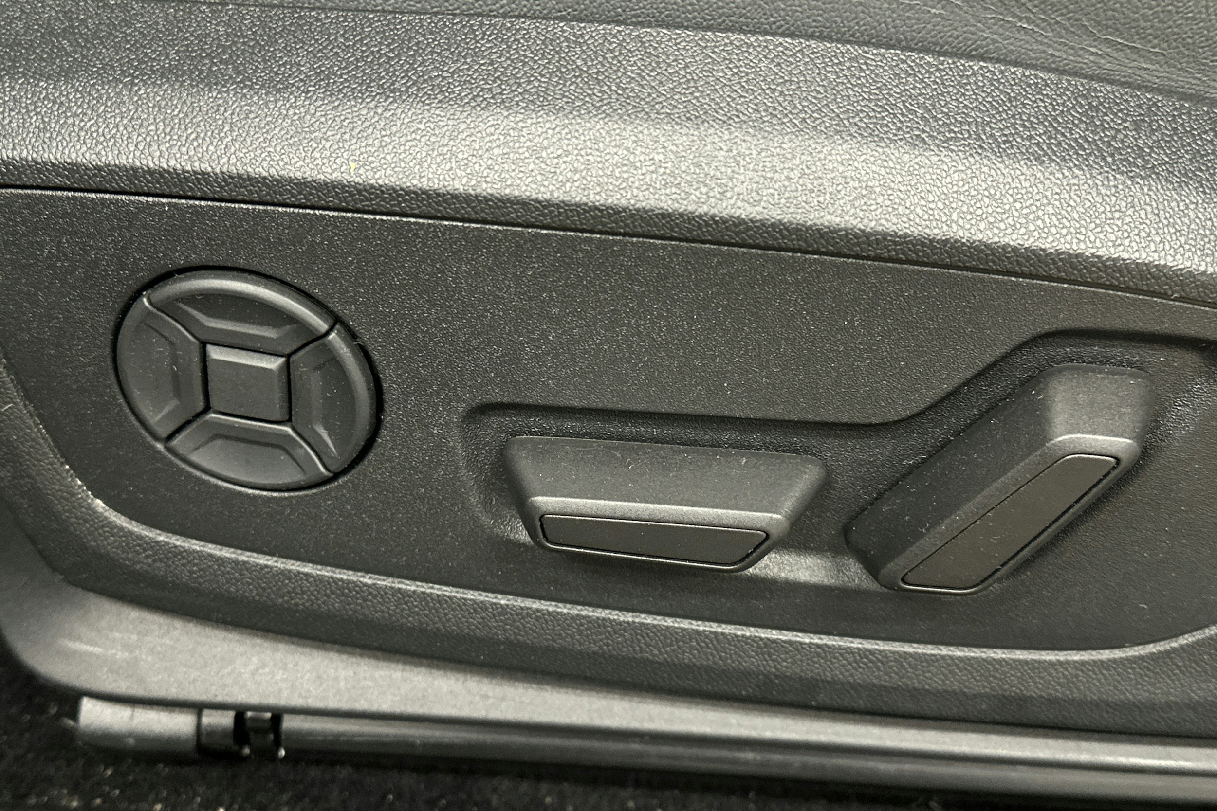 harmaa Audi Q4 e-tron 2023 kuva 19.