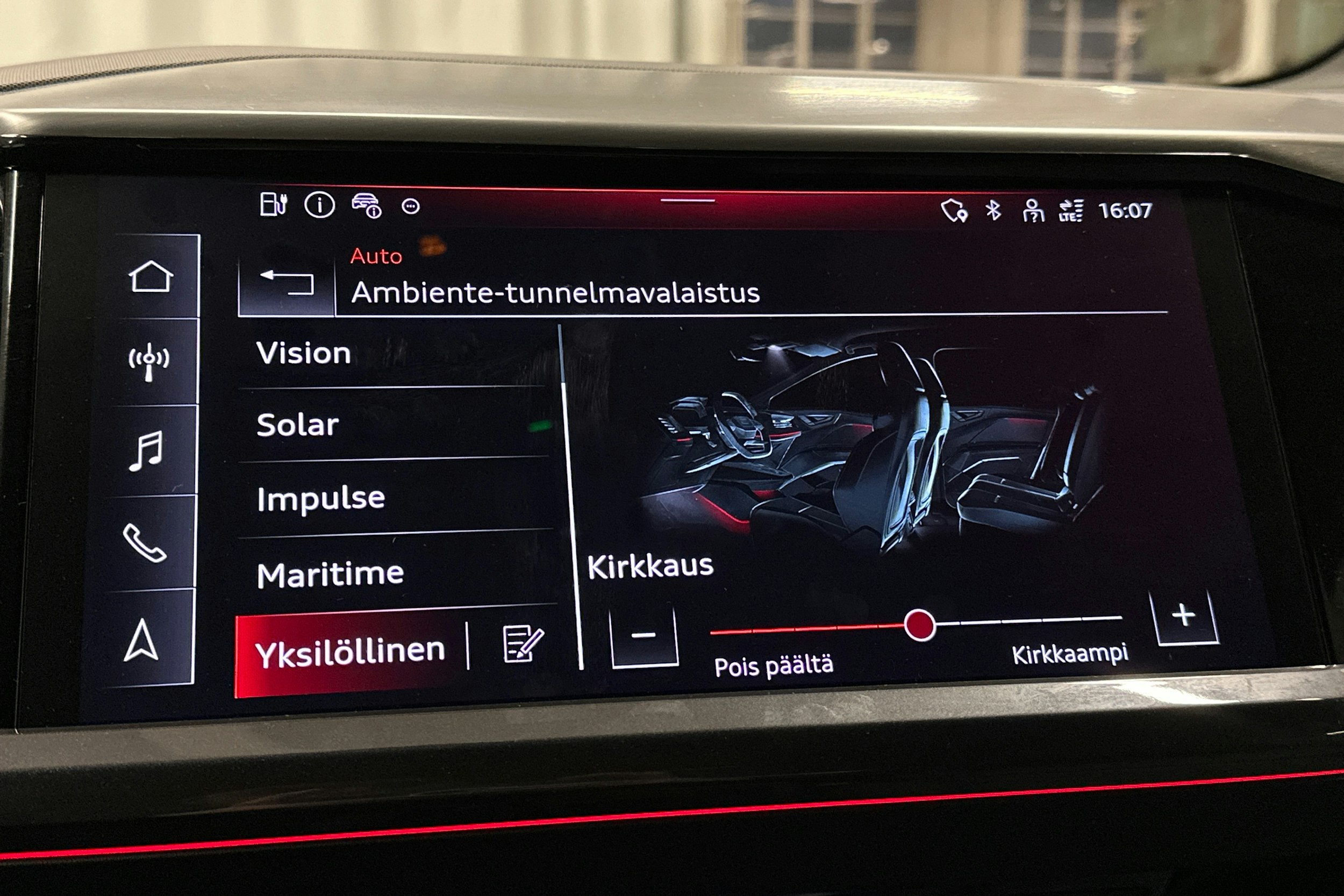 harmaa Audi Q4 e-tron 2023 kuva 28.