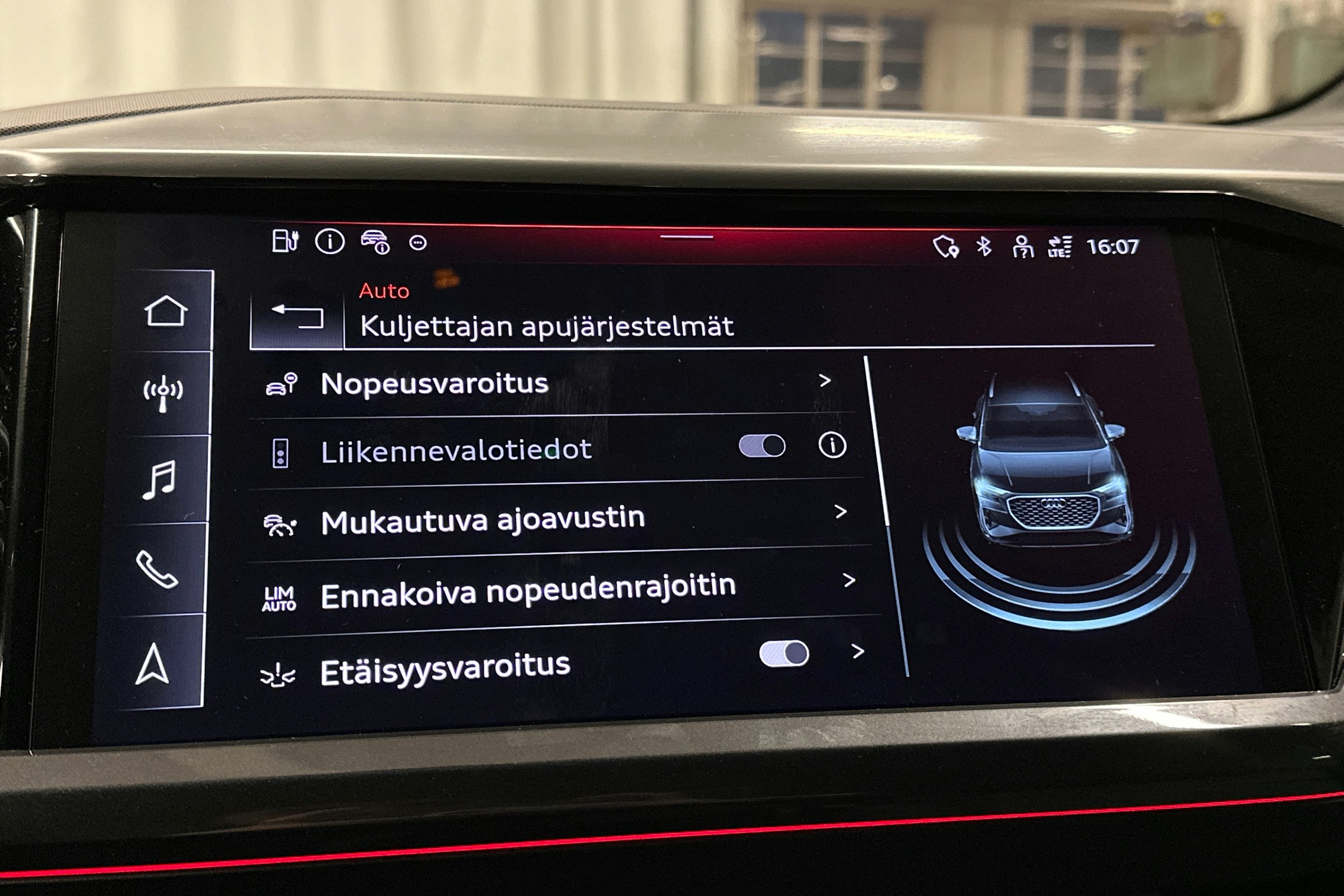 harmaa Audi Q4 e-tron 2023 kuva 29.