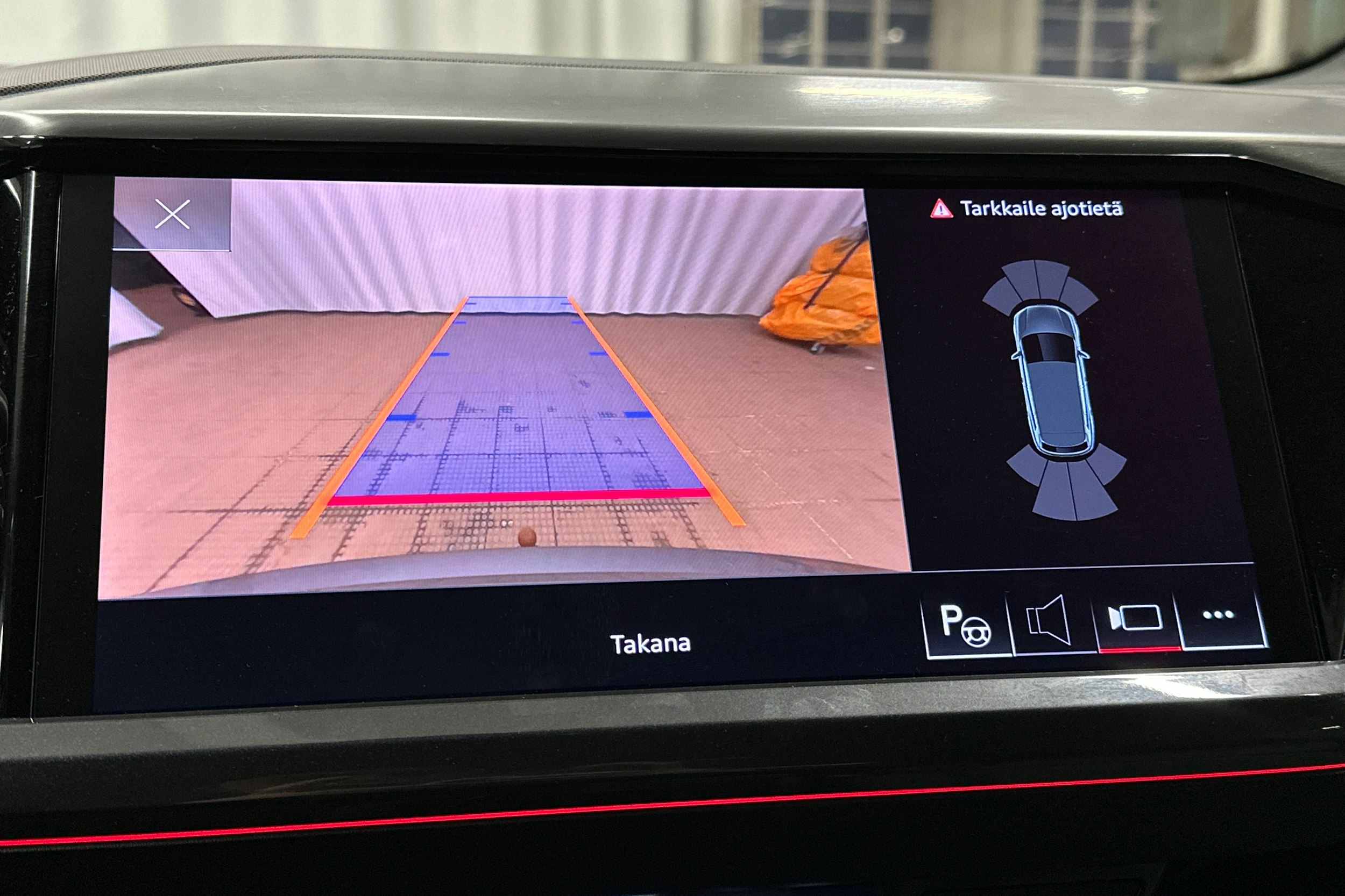 harmaa Audi Q4 e-tron 2023 kuva 31.