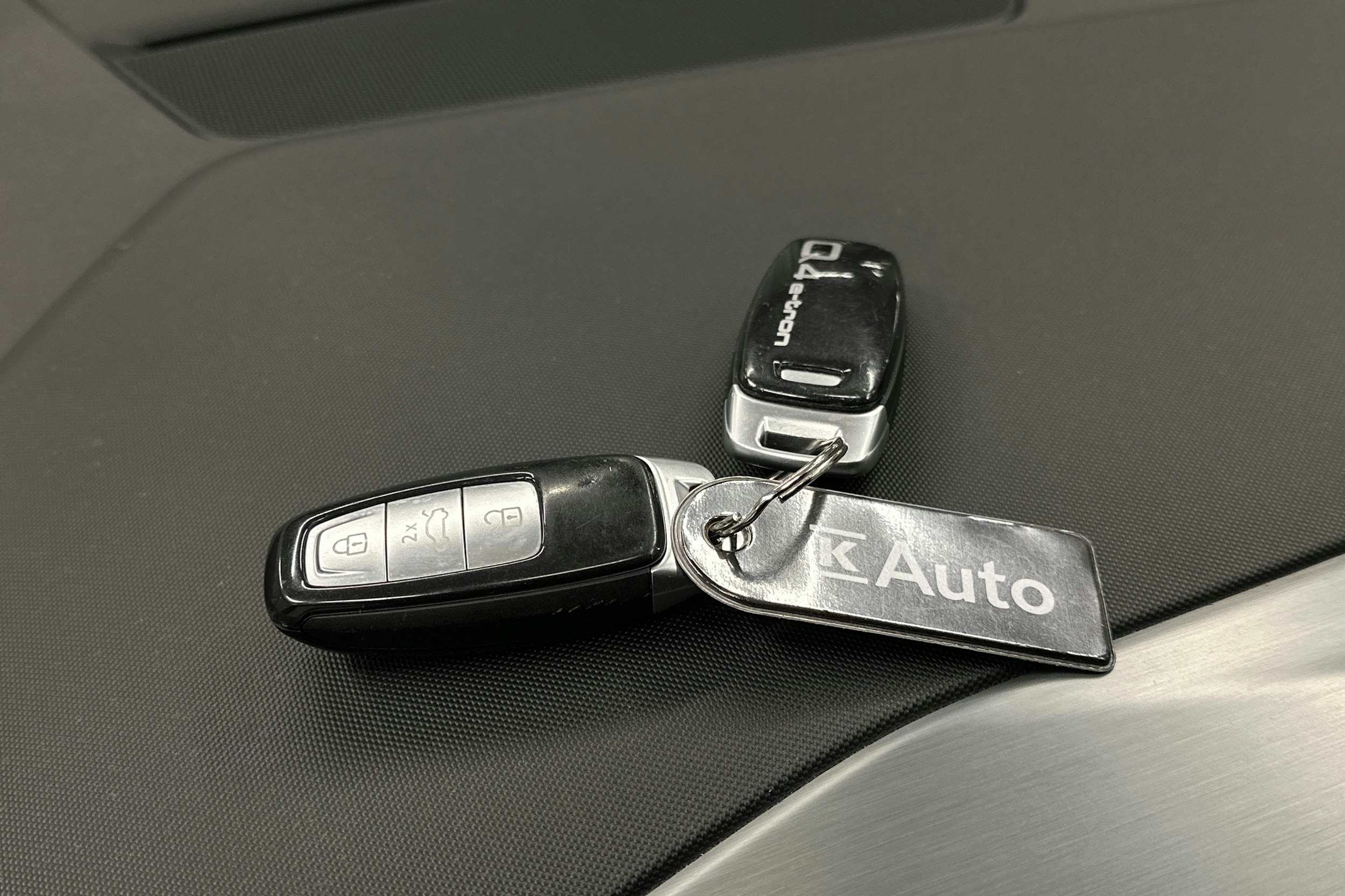 harmaa Audi Q4 e-tron 2023 kuva 36.