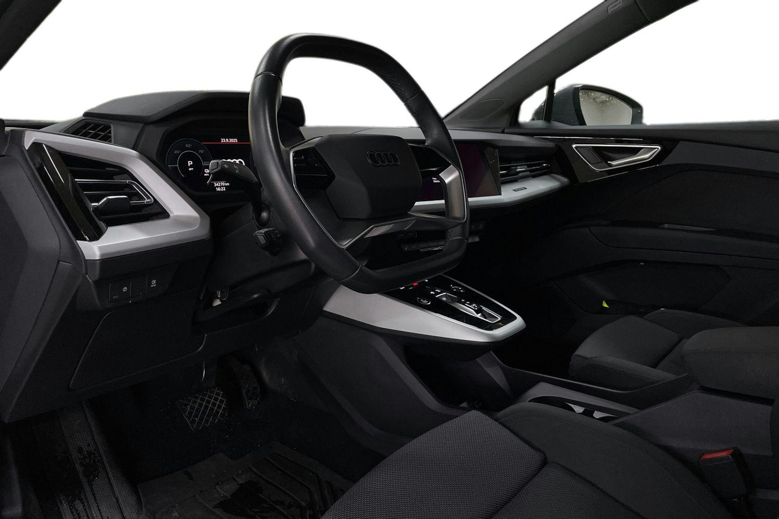 harmaa Audi Q4 e-tron 2023 kuva 7.