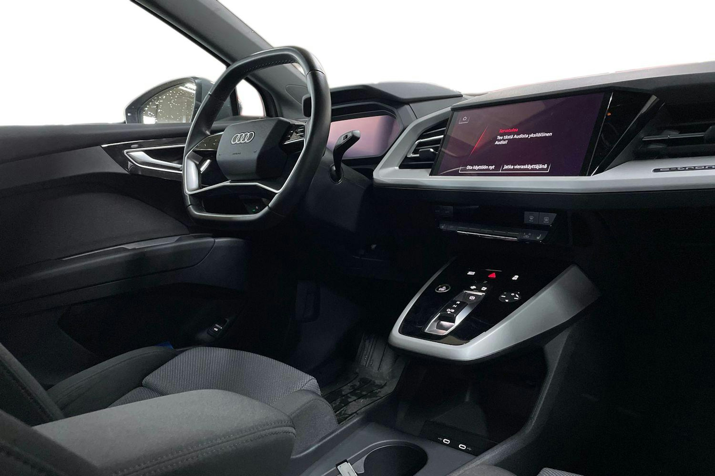 harmaa Audi Q4 e-tron 2023 kuva 9.