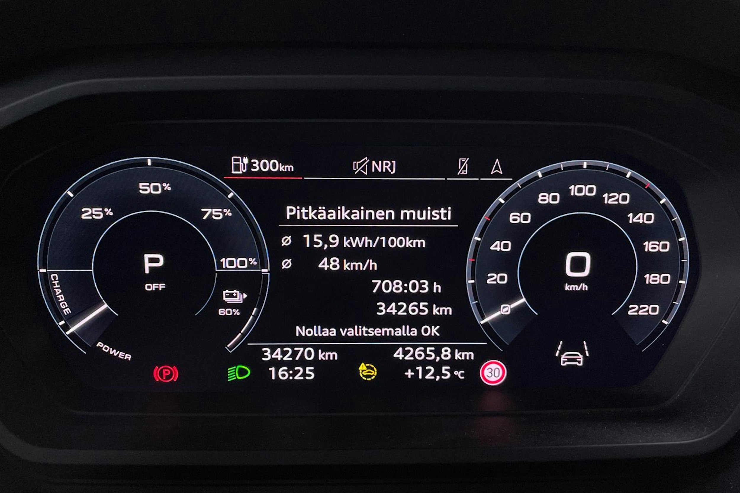 harmaa Audi Q4 e-tron 2023 kuva 14.