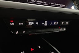 harmaa Audi Q4 e-tron 2023 kuva 18.