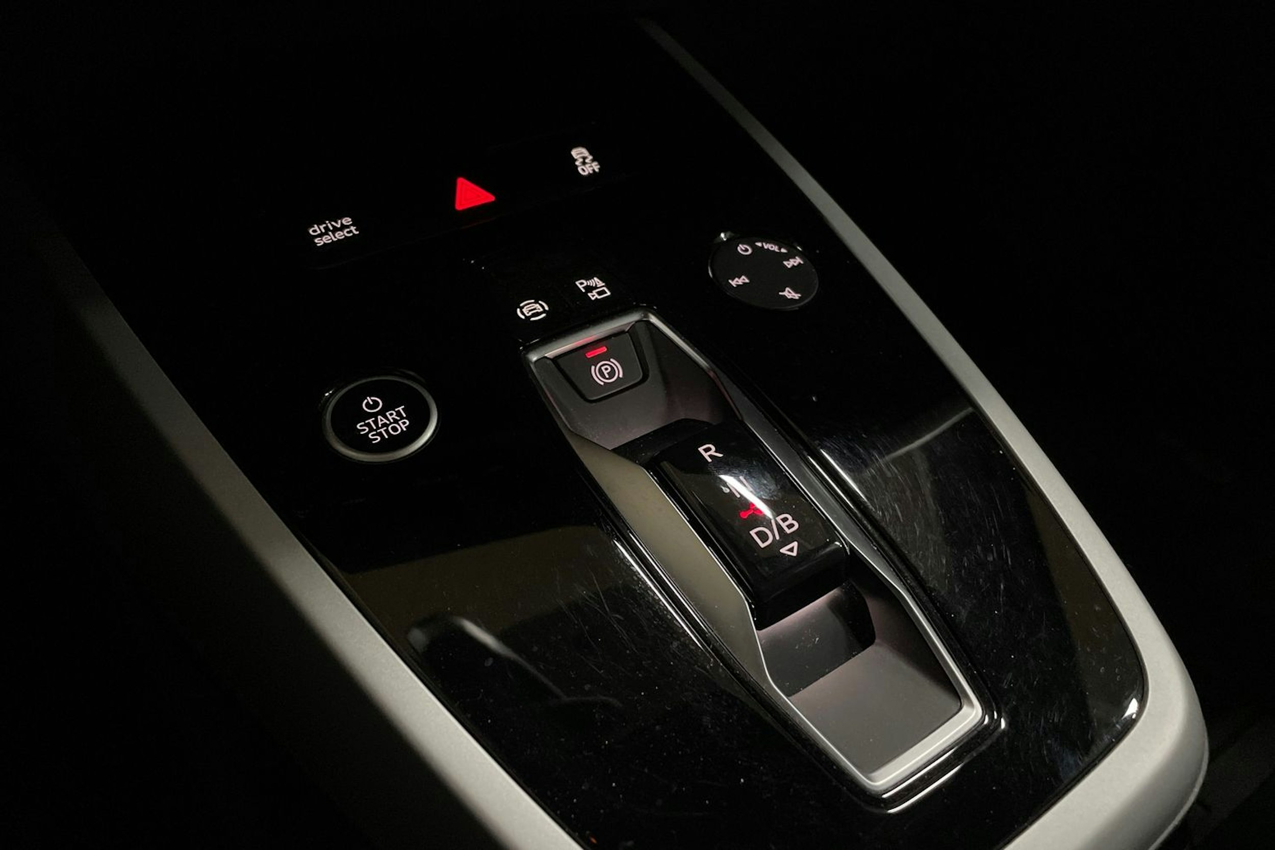 harmaa Audi Q4 e-tron 2023 kuva 19.