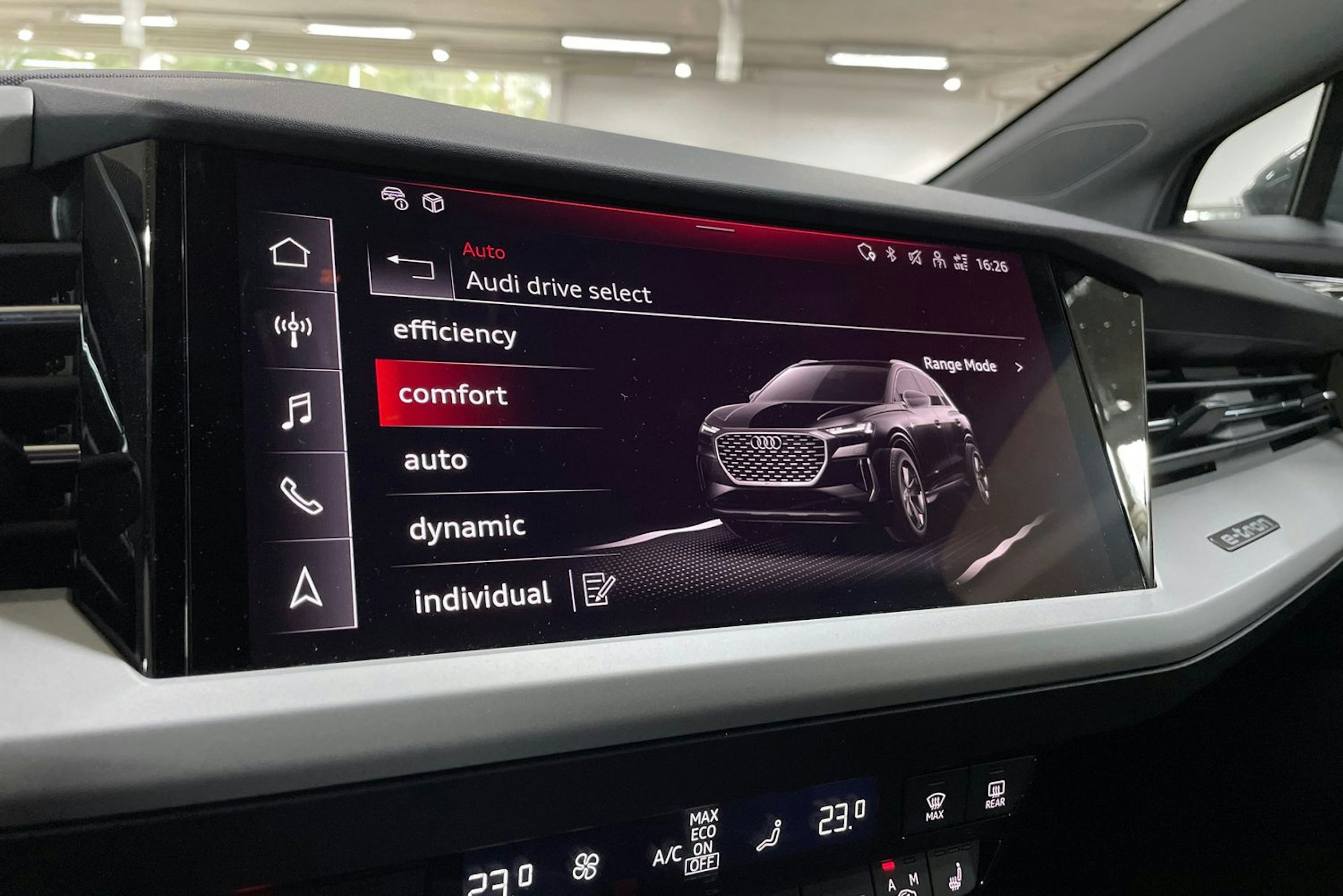 harmaa Audi Q4 e-tron 2023 kuva 21.