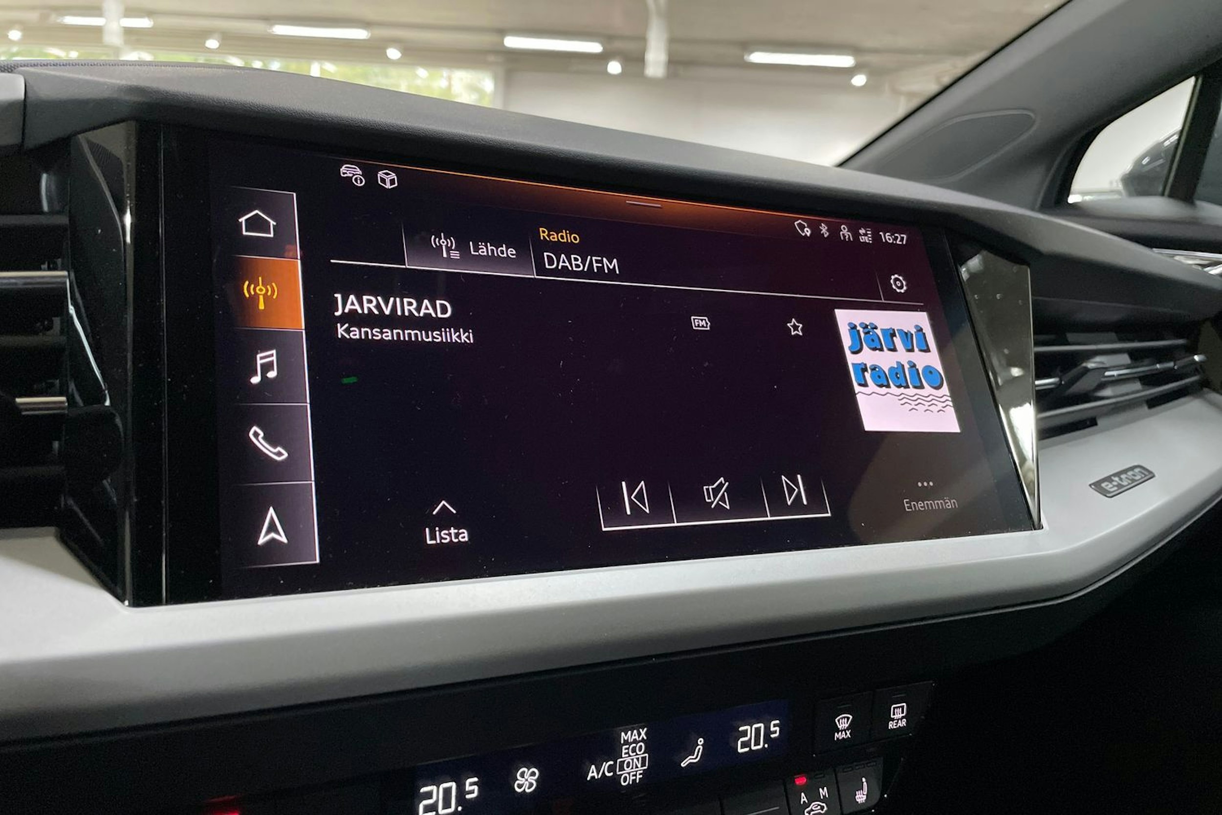 harmaa Audi Q4 e-tron 2023 kuva 26.