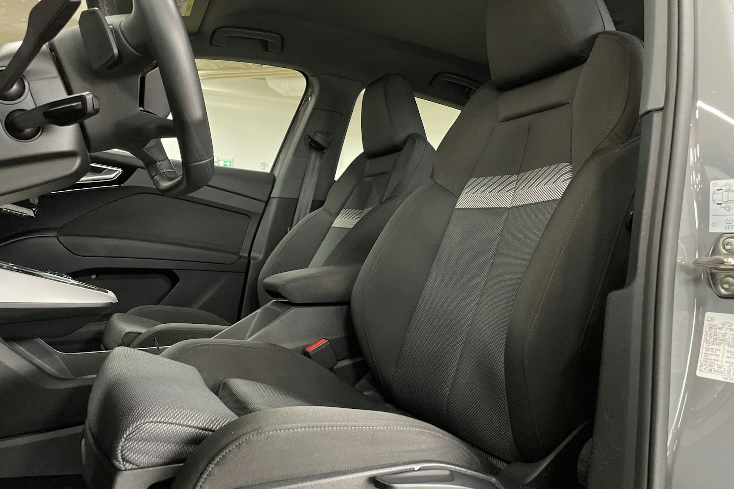 harmaa Audi Q4 e-tron 2023 kuva 28.