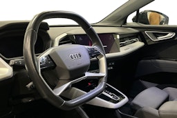 Musta Audi Q4 e-tron 2023 kuva 6.