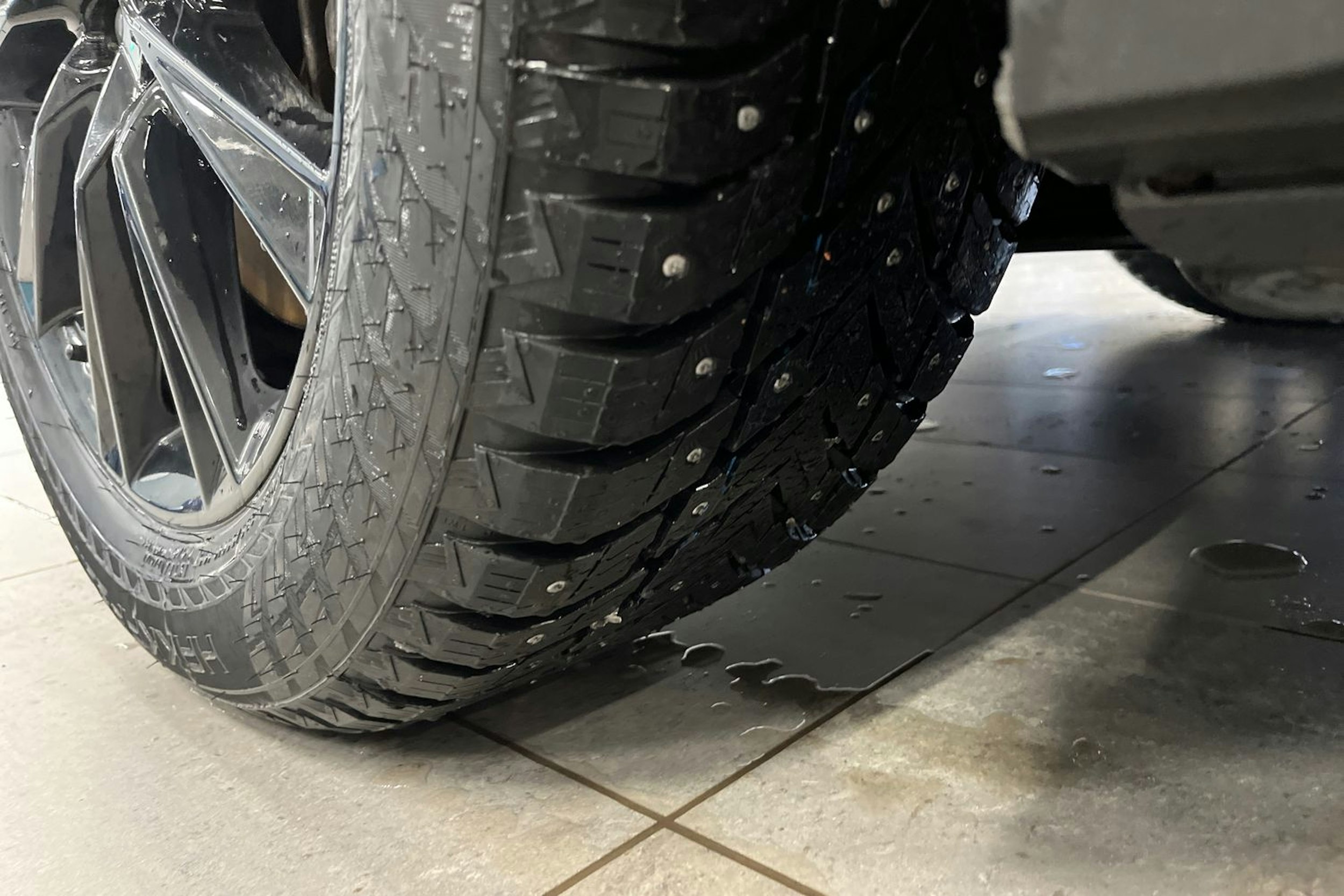 Musta Audi Q4 e-tron 2023 kuva 10.