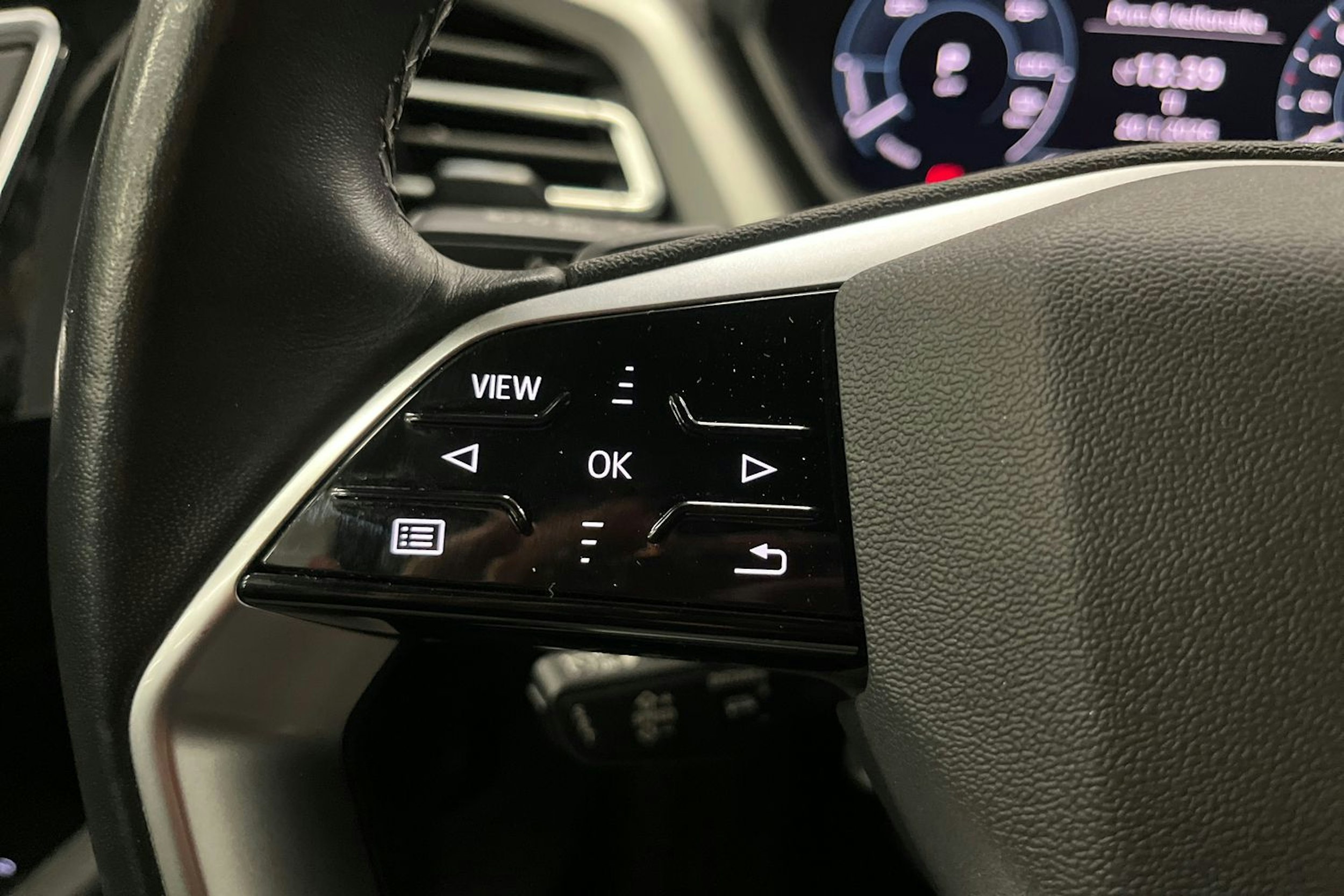 Musta Audi Q4 e-tron 2023 kuva 16.