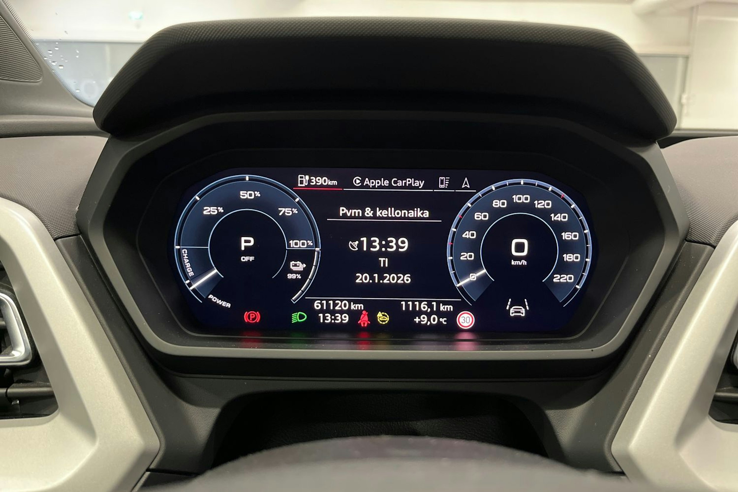 Musta Audi Q4 e-tron 2023 kuva 18.