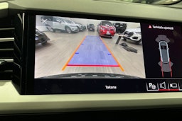 Musta Audi Q4 e-tron 2023 kuva 19.