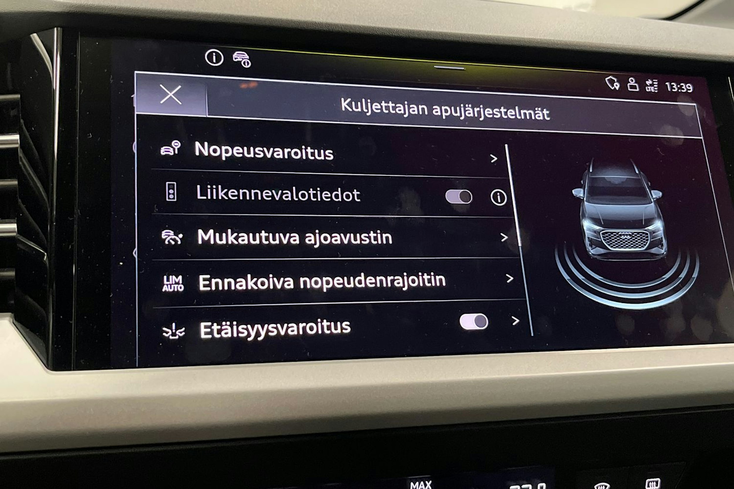 Musta Audi Q4 e-tron 2023 kuva 20.