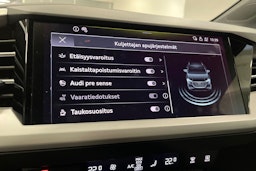 Musta Audi Q4 e-tron 2023 kuva 21.