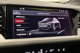 Musta Audi Q4 e-tron 2023 kuva 22.