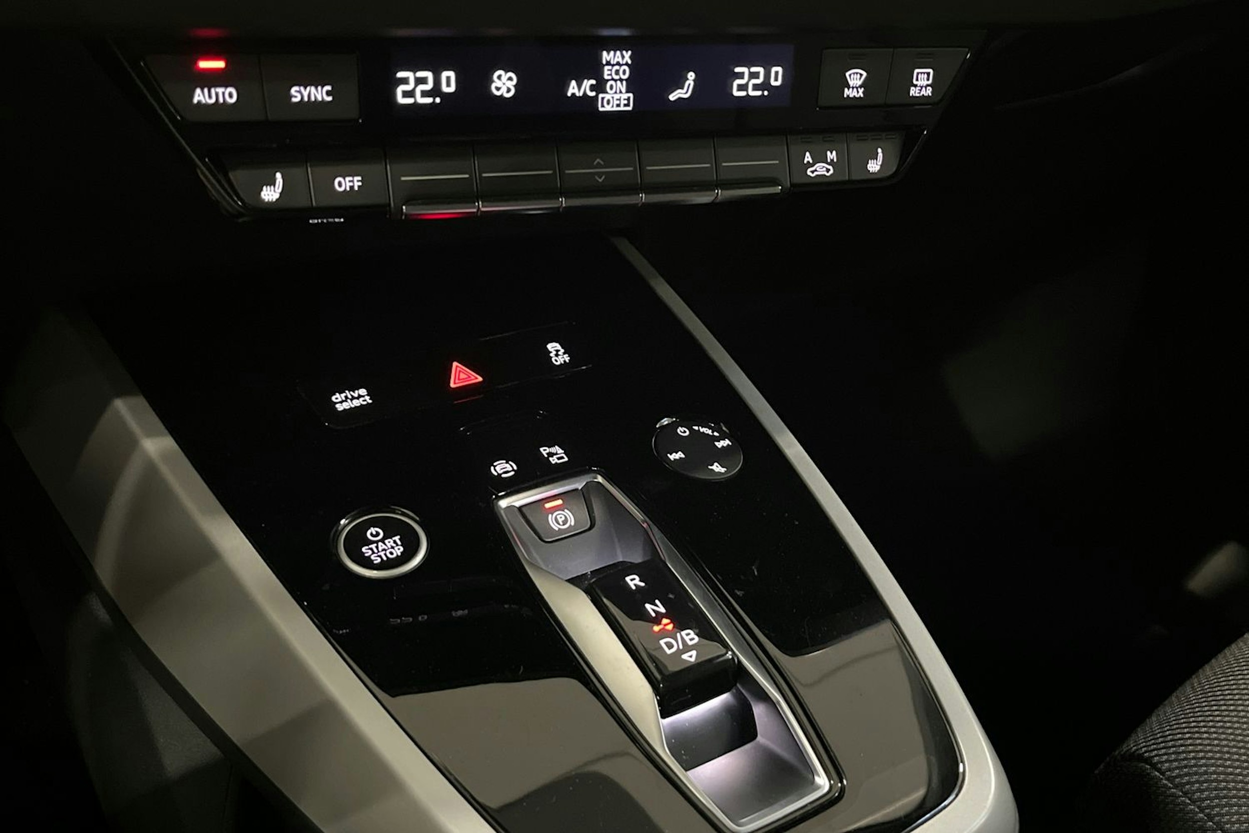 Musta Audi Q4 e-tron 2023 kuva 26.