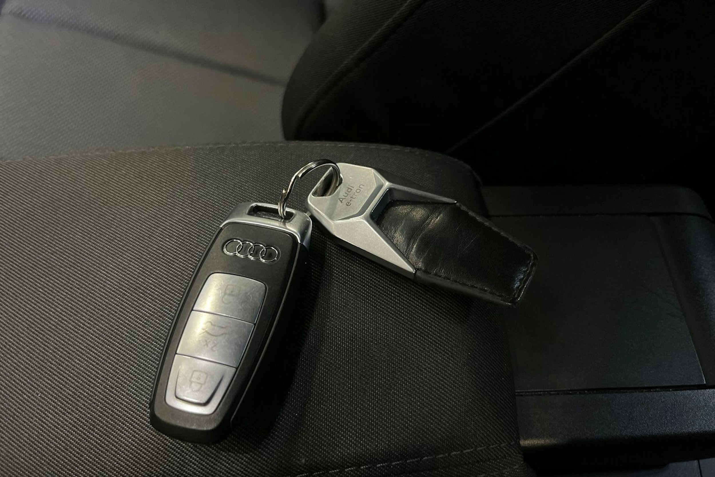 Musta Audi Q4 e-tron 2023 kuva 27.