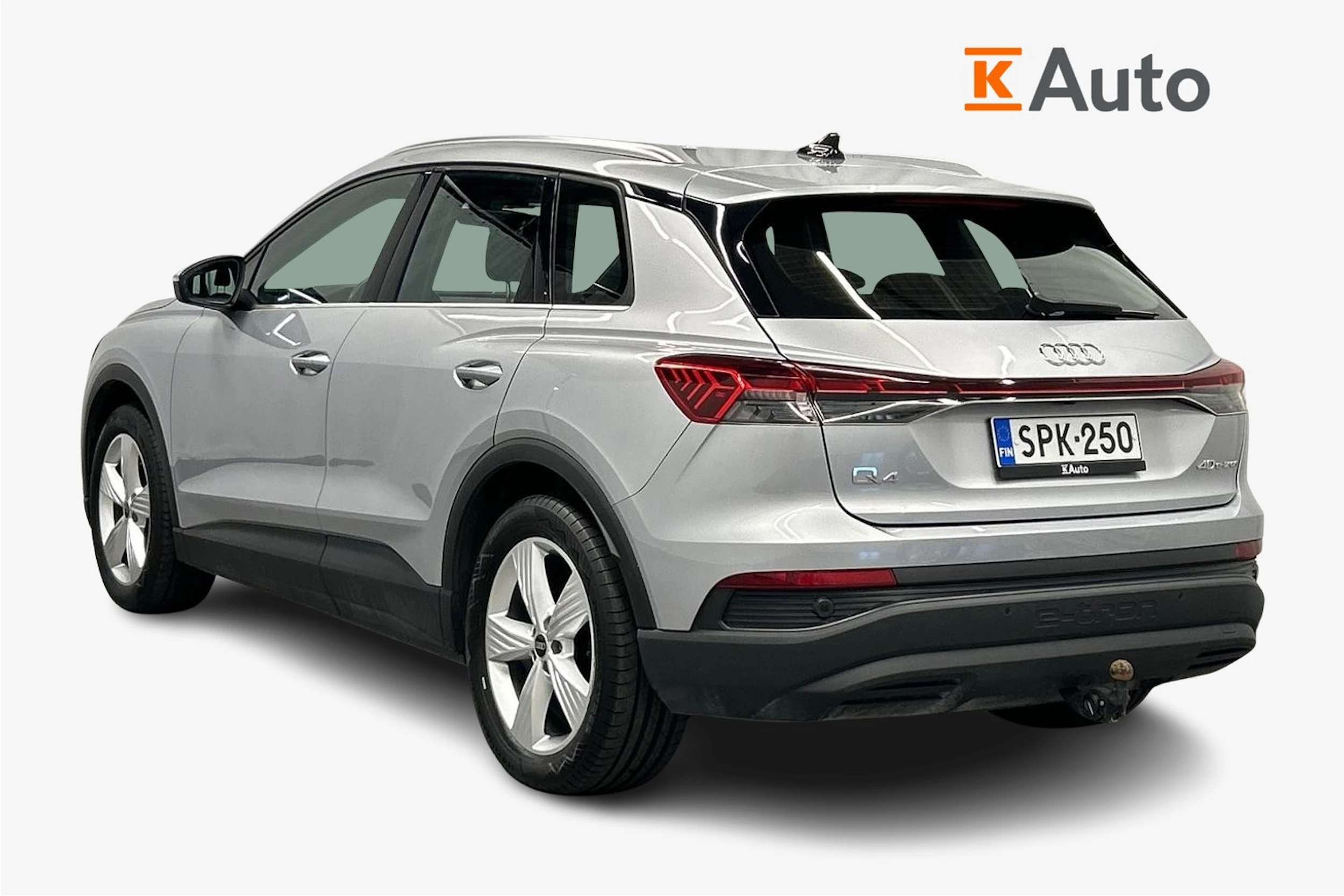 harmaa Audi Q4 e-tron 2023 kuva 2.