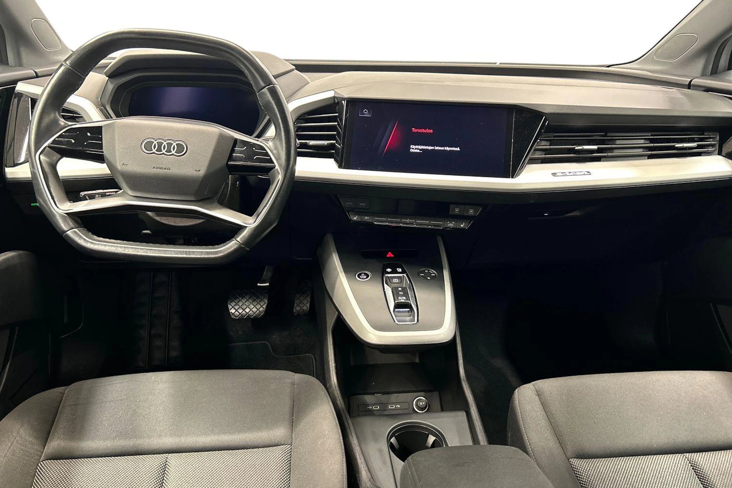 harmaa Audi Q4 e-tron 2023 kuva 7.