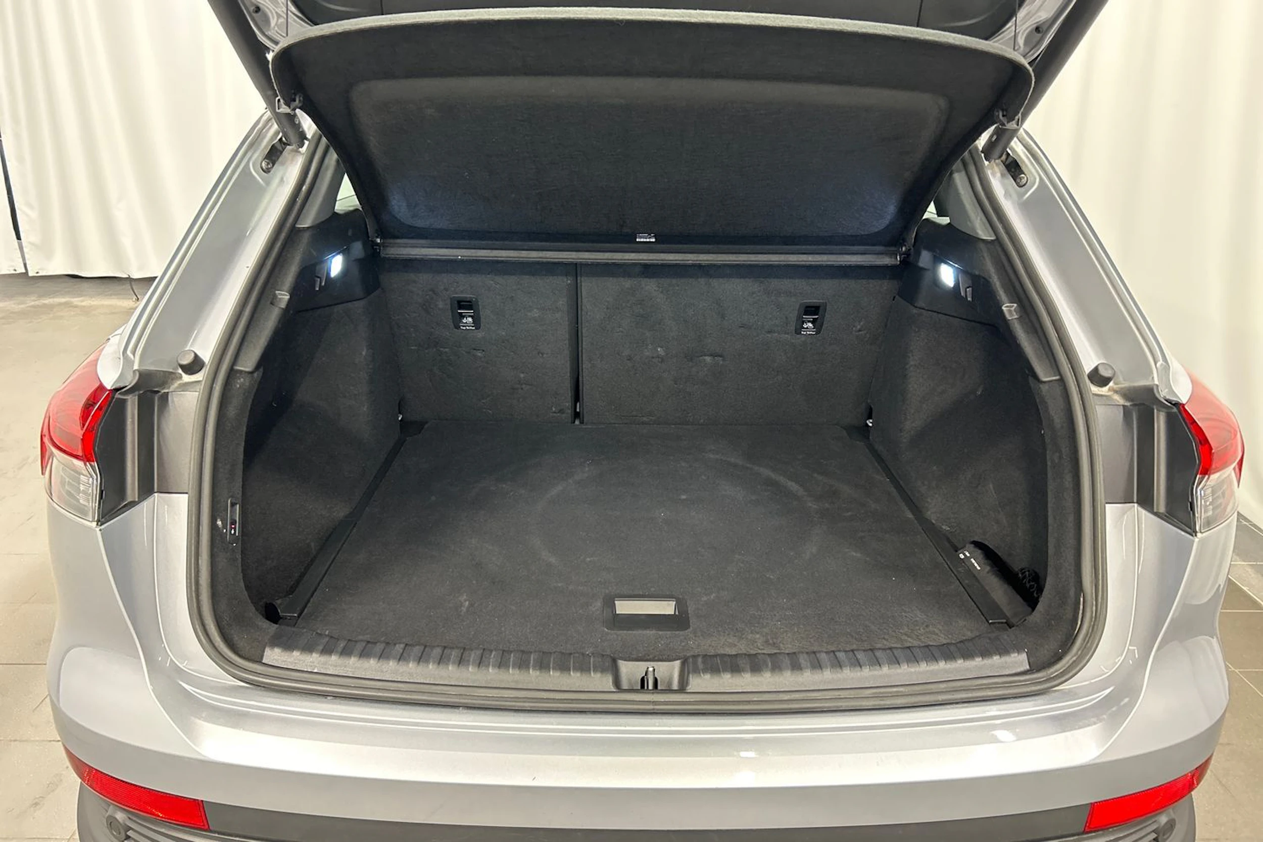 harmaa Audi Q4 e-tron 2023 kuva 12.