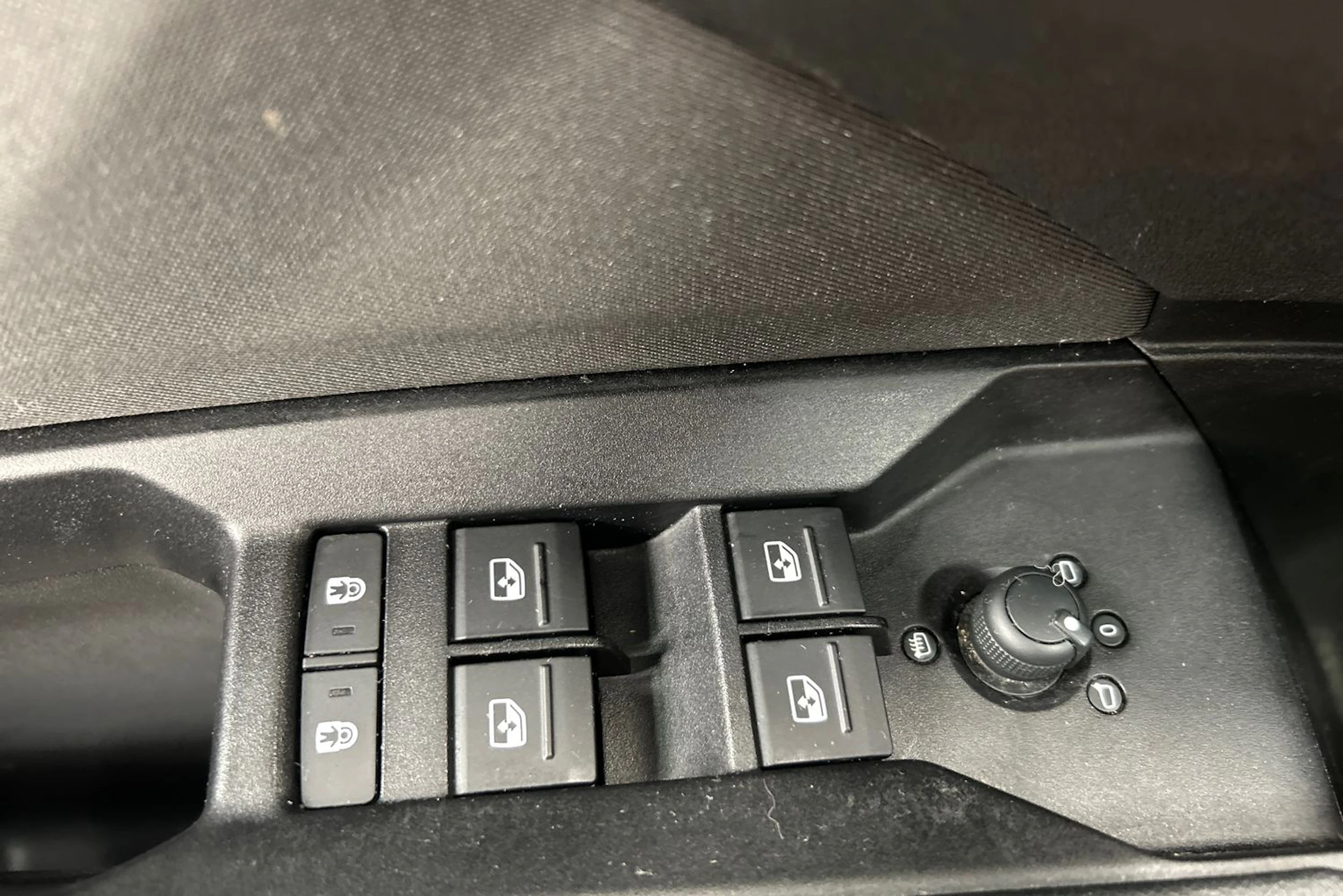 harmaa Audi Q4 e-tron 2023 kuva 16.