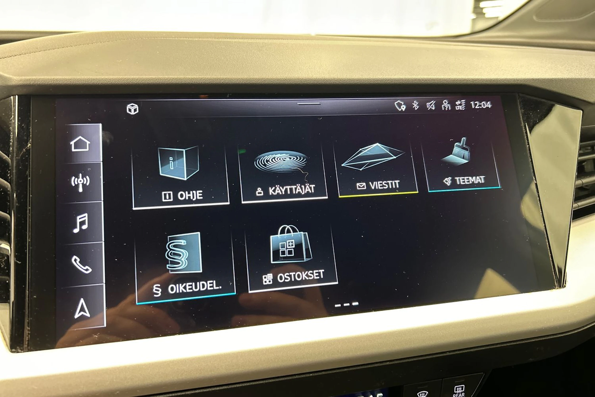 harmaa Audi Q4 e-tron 2023 kuva 22.