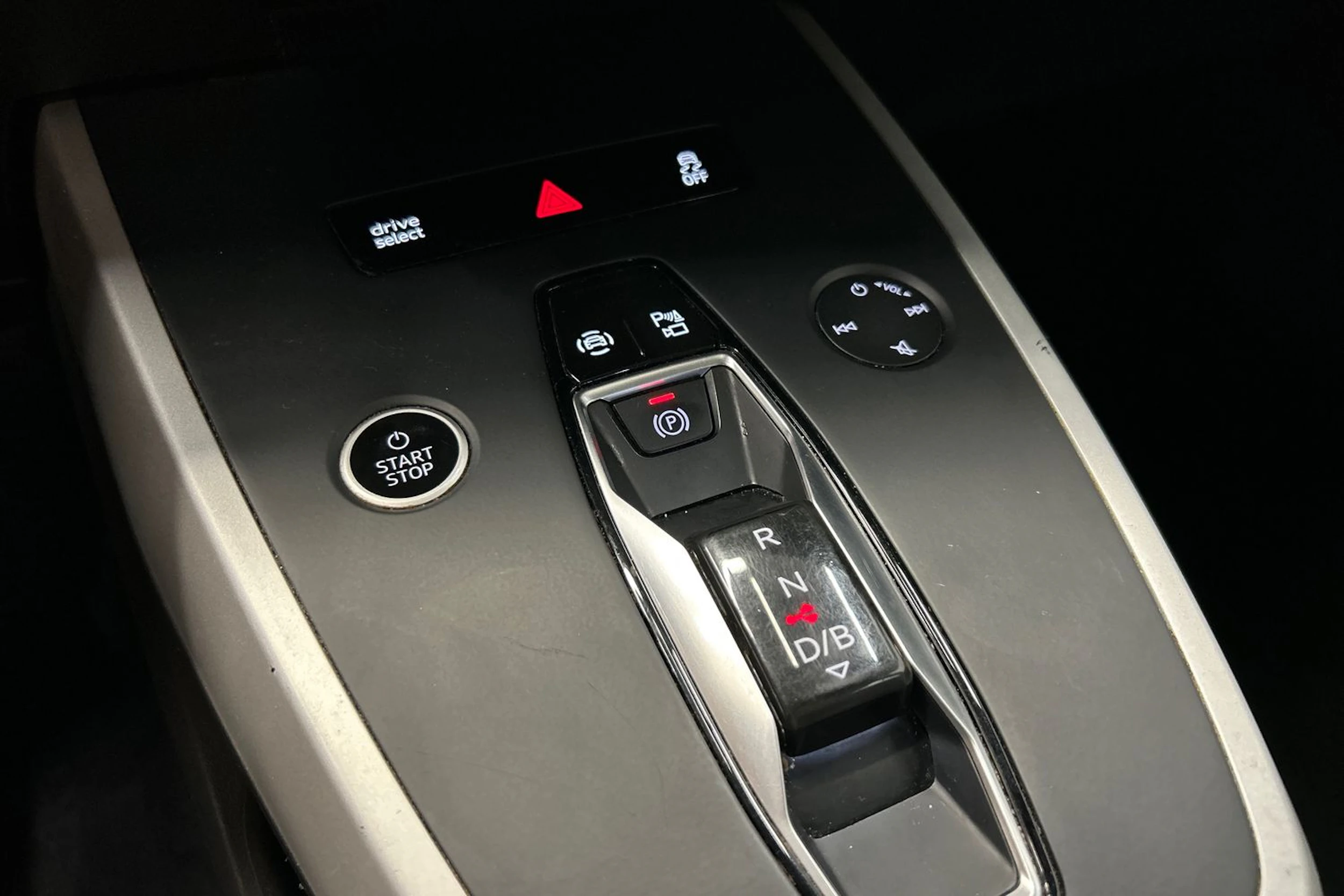 harmaa Audi Q4 e-tron 2023 kuva 27.