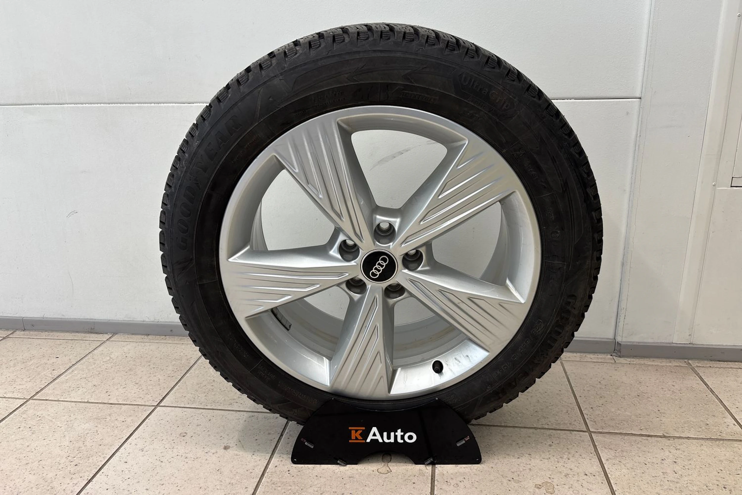 musta Audi Q4 e-tron 2023 kuva 11.