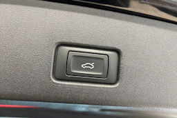 musta Audi Q4 e-tron 2023 kuva 15.