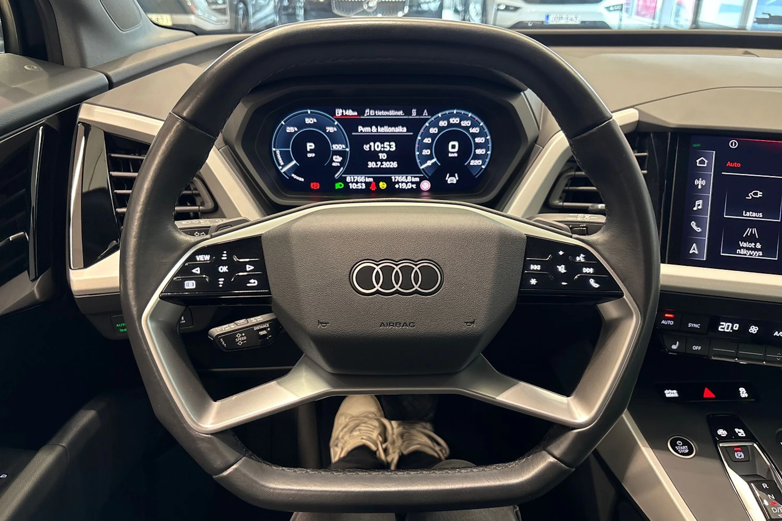 musta Audi Q4 e-tron 2023 kuva 16.