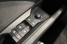 musta Audi Q4 e-tron 2023 kuva 18.