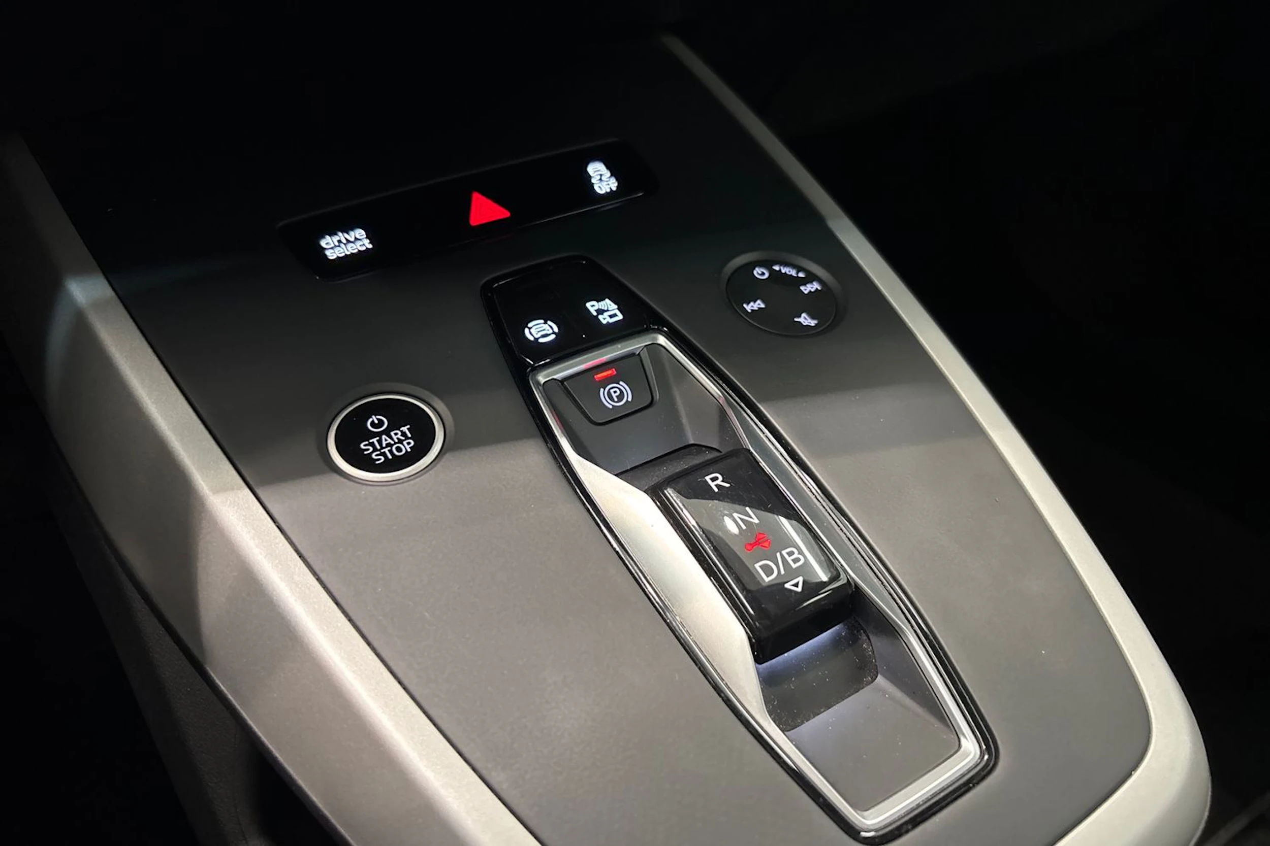 musta Audi Q4 e-tron 2023 kuva 25.