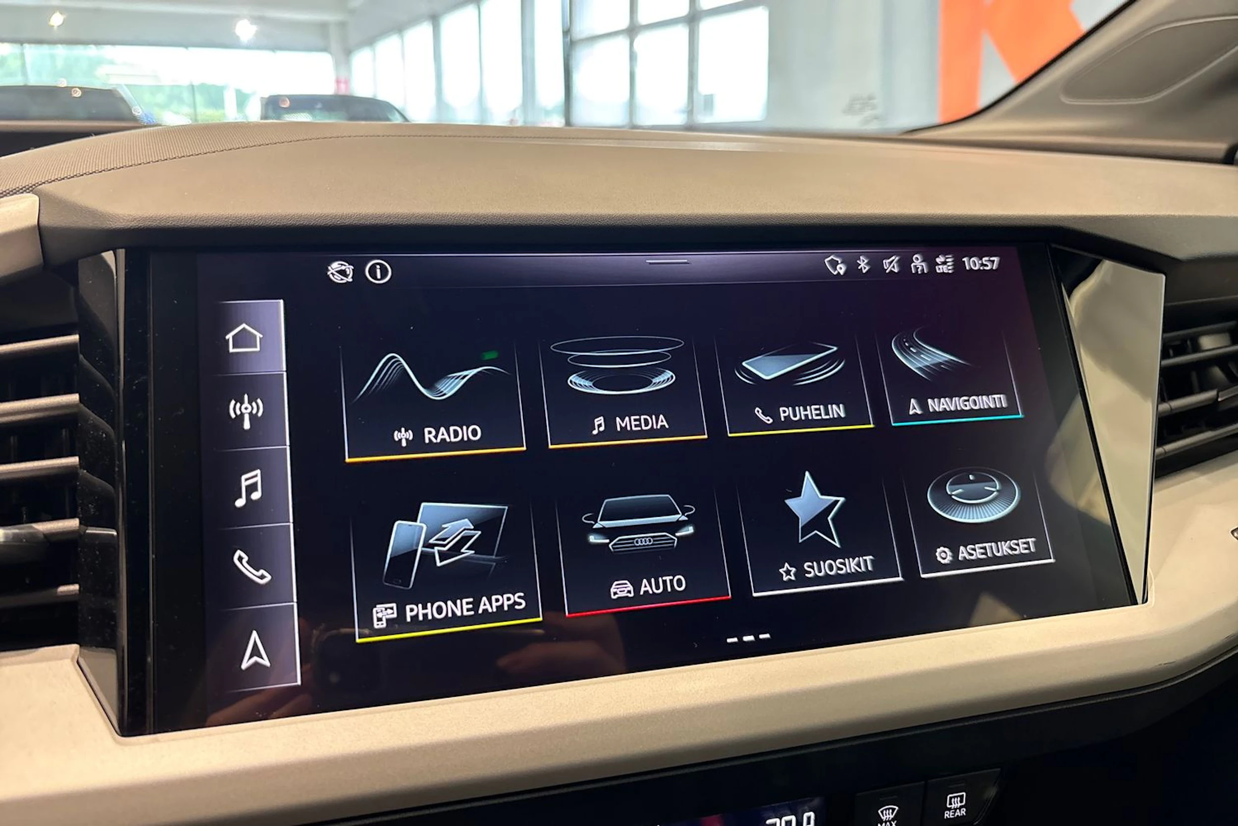 musta Audi Q4 e-tron 2023 kuva 27.