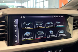 musta Audi Q4 e-tron 2023 kuva 27.