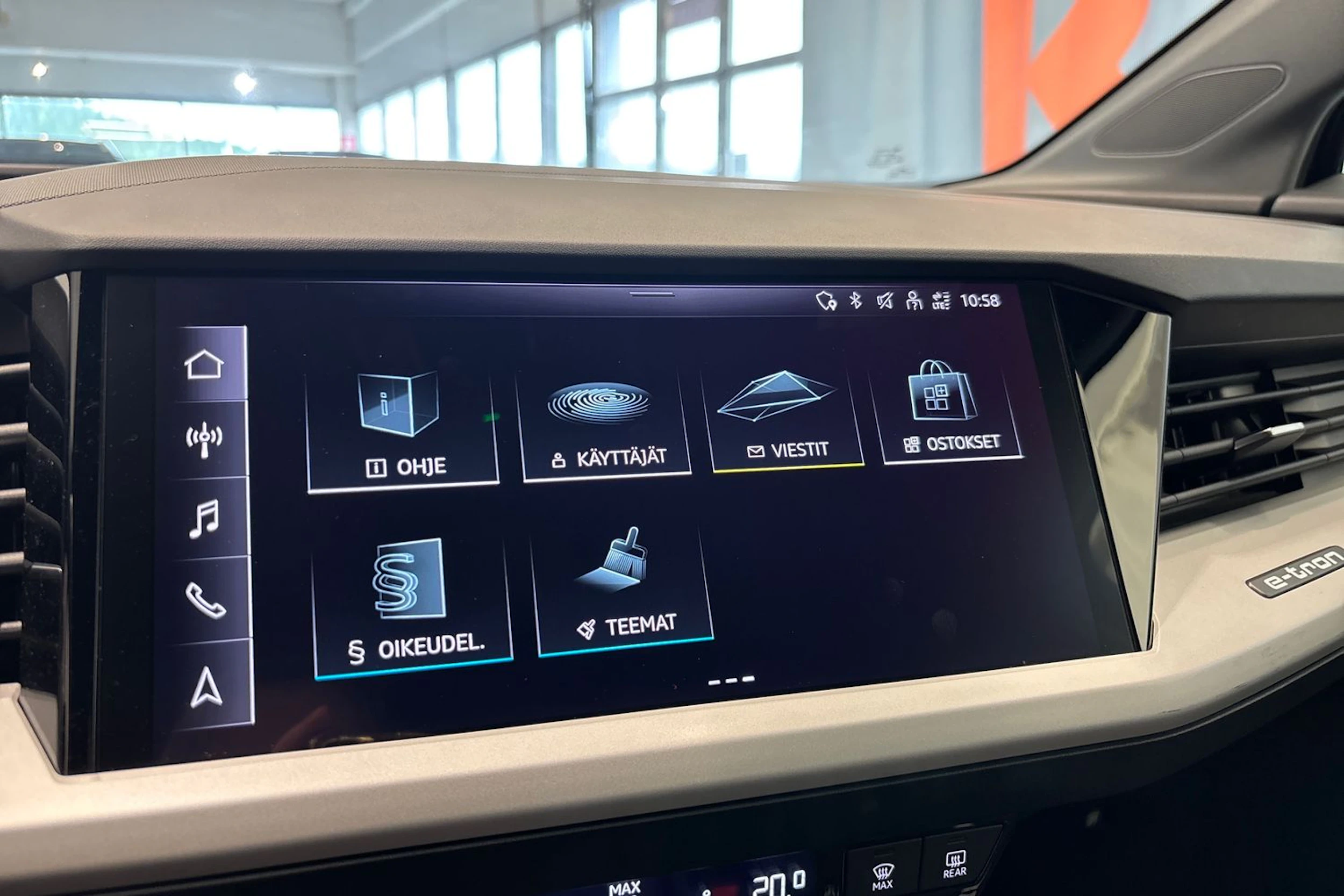musta Audi Q4 e-tron 2023 kuva 28.