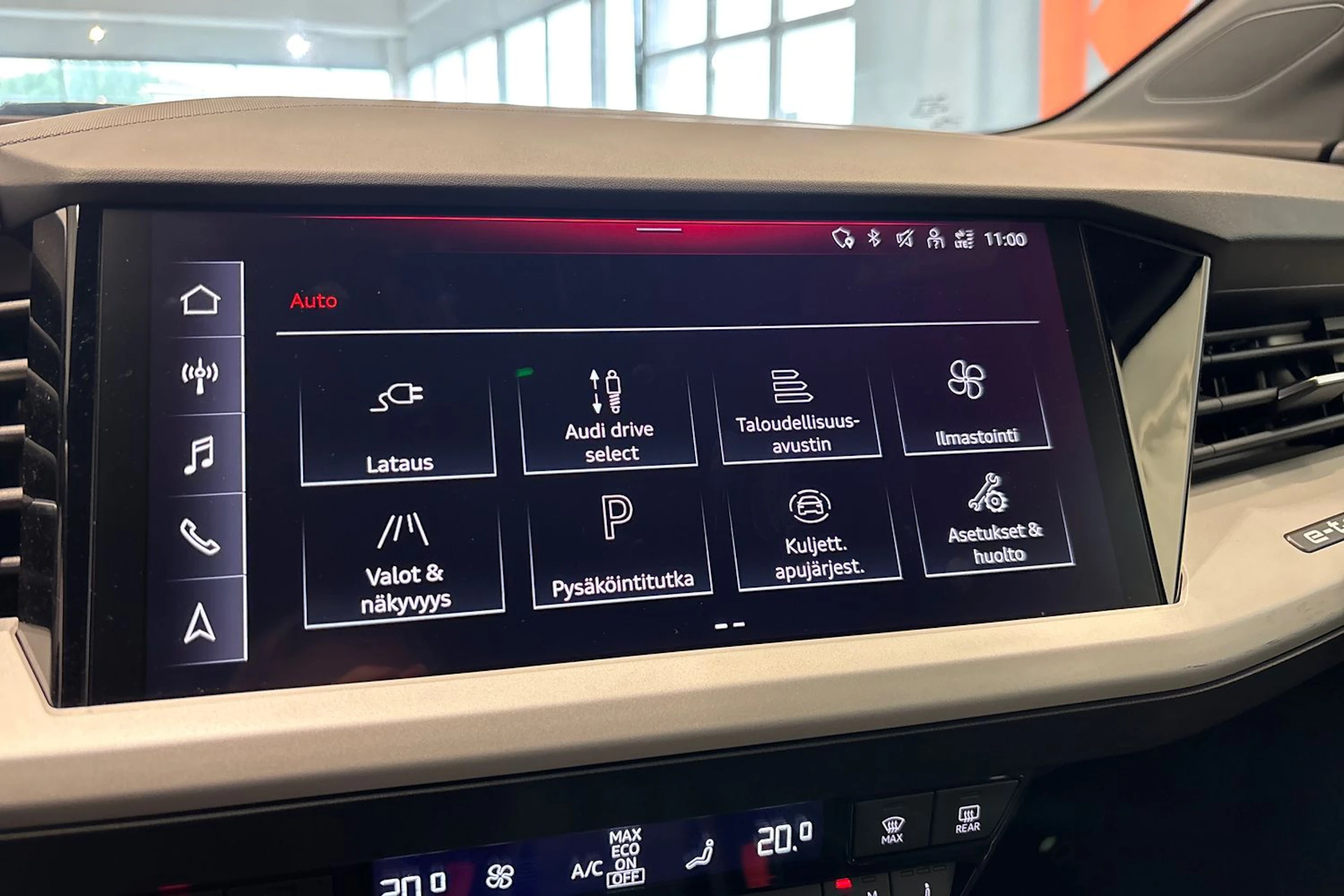 musta Audi Q4 e-tron 2023 kuva 30.